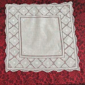 IRISH LINEN FAN LACE HANKERCHIEF
